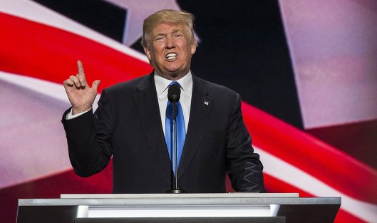 Кандидат в президенты США Дональд Трамп выступает на съезде Республиканской партии США в Кливленде