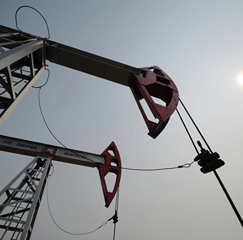 Нефть дорожает более чем на 1% на новостях о смене главы минэнерго Саудовской Аравии