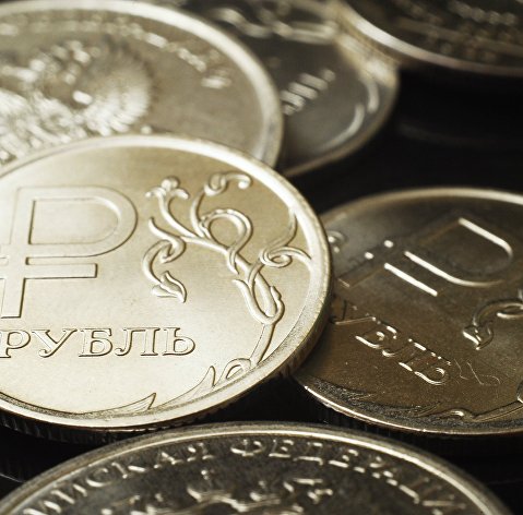 Рубль уверенно растет к доллару и евро в начале торгов