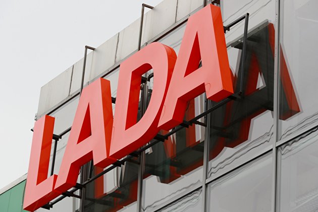 Вывеска салона Lada в Москве