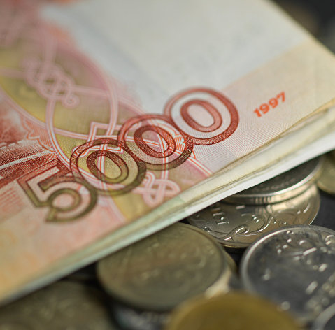 Российский рынок акций вырос, рубль вернулся к снижению