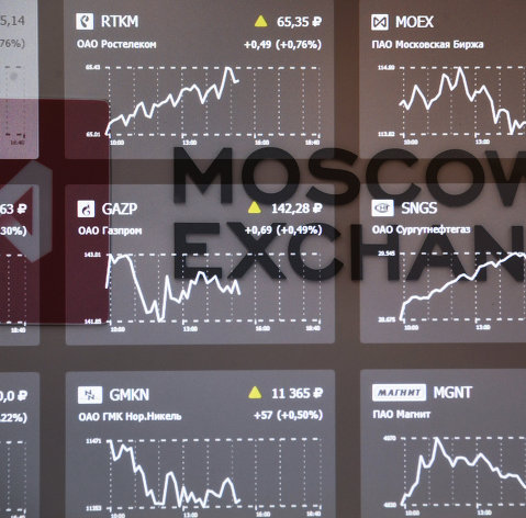 Рынок акций и рубль значительно снижаются на первых торгах мая
