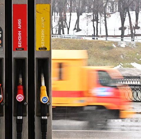 Росстат отметил рост цен на бензин в России за май